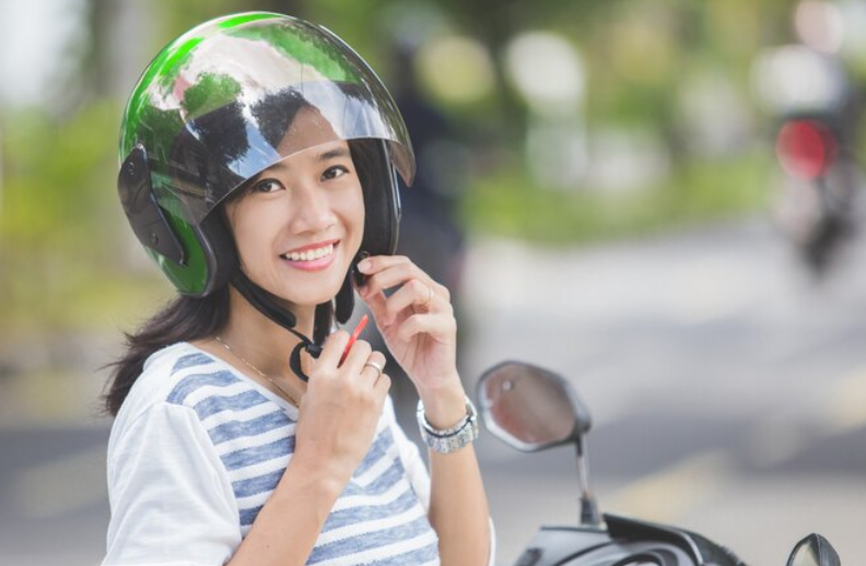 白領小資女 辦理機車+商品貸款核准30萬